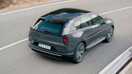 Bebek yüzlü 670 beygirlik Volvo EX60 tanıtıldı