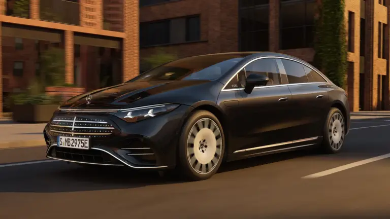 Asıl yenilik dışarıda değil: Yeni EQS 926 kilometreye çıktı