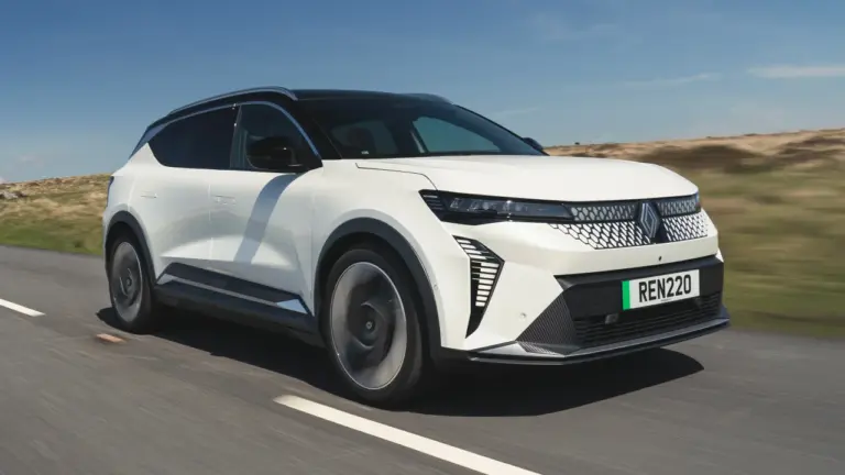 604 km menzilli Renault Scenic E-Tech Türkiye’ye geldi! Fiyatı ne kadar?