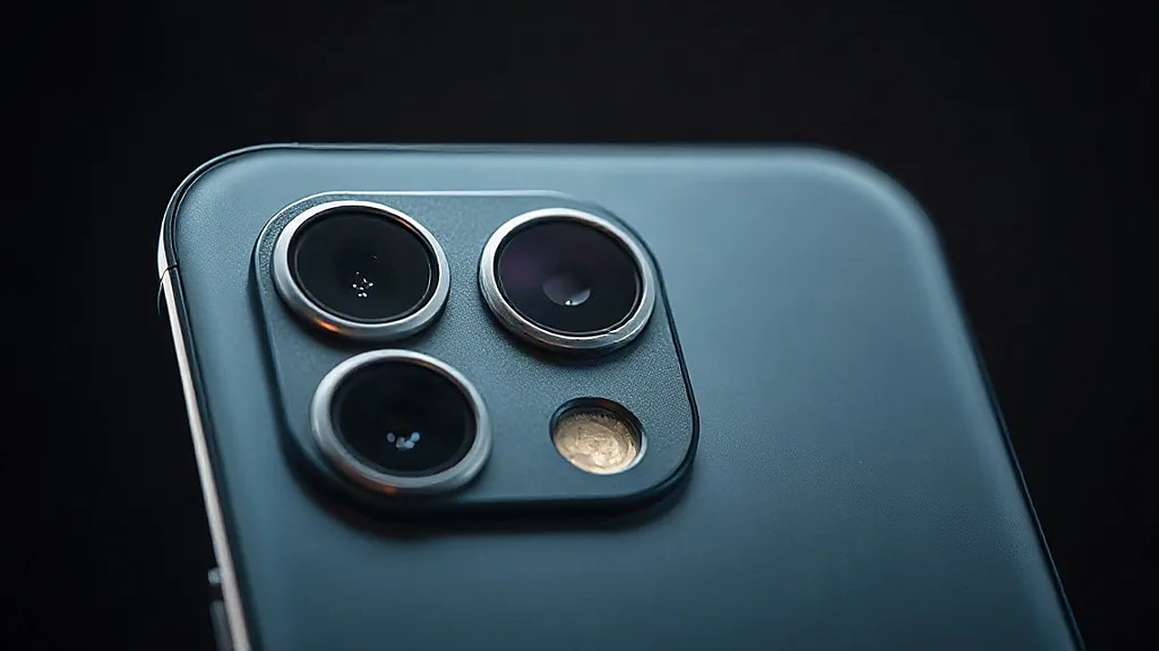 Honor Magic 9 kamera modülü: üç lensli arka kamera sistemi — Honor Magic 9 serisi tanıtımı için temsili görsel