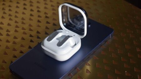 Samsung Açık Kulaklık Pazarına Giriyor: Galaxy Buds On Sızdırıldı samsung-acik-kulaklik-pazarina-giriyor-galaxy-buds-on-sizdirildi_1789463006_48977914